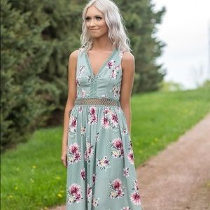 Filly Flair floral peekaboo maxi dress